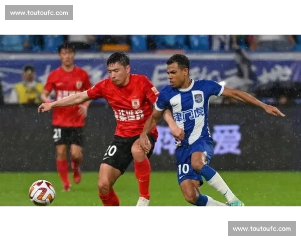 中超最新动态:多场焦点战术对决引发热议,豪门球队表现参差 中超最新动态:多场焦点战术对决引发热议,豪门球队表现参差